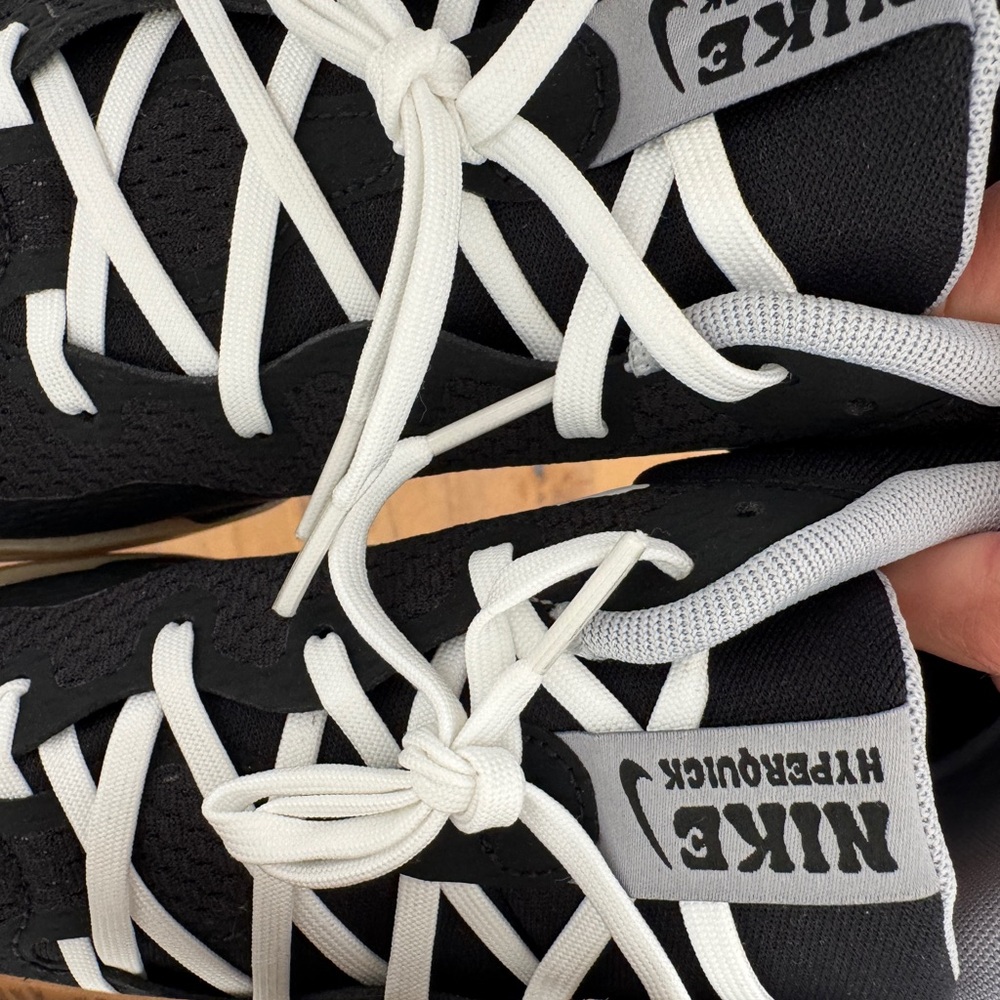 Nike Black and White volleyball court shoes - Picture 8 of 14